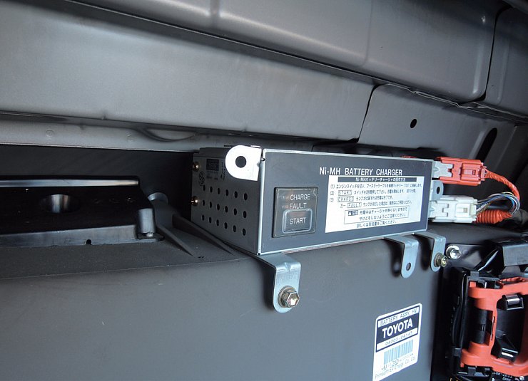 Штатное зарядное устройство на ВВБ Prius К10