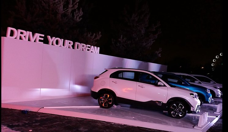 В России официально представили два новых кроссовера Dongfeng AX4 и Dongfeng 580