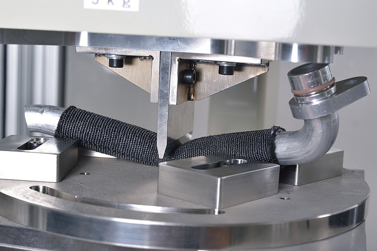 Изоляционный материал CrushShield® от Federal-Mogul Powertrain защищает компоненты большегрузов от разрушения и истирания