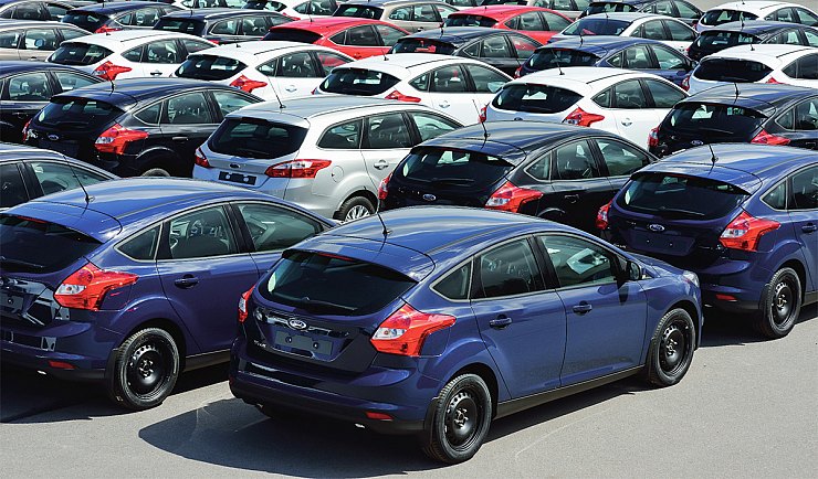Падение продаж новых автомобилей ускорилось