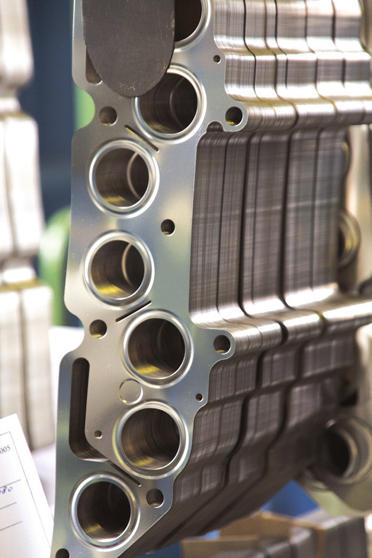 Современные металлические
прокладки позволяют эффективно
решать многие задачи уплотнения
двигателей